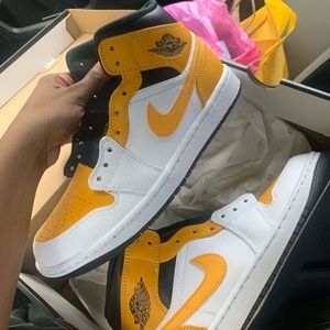 Air Jordan 1 white University gold  black